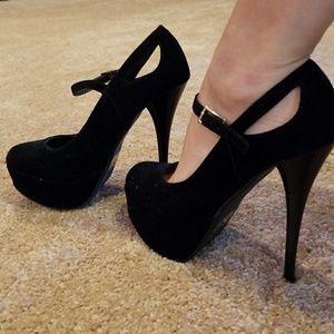 Black Stiletto Pumps